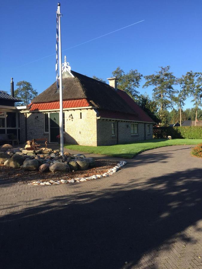 B&B Ut En Thus Sweagerbosk Bagian luar foto