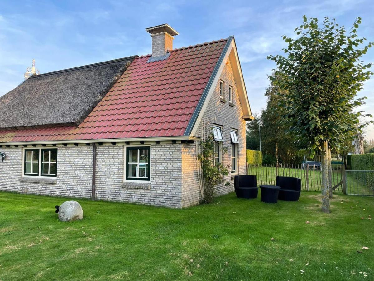 B&B Ut En Thus Sweagerbosk Bagian luar foto